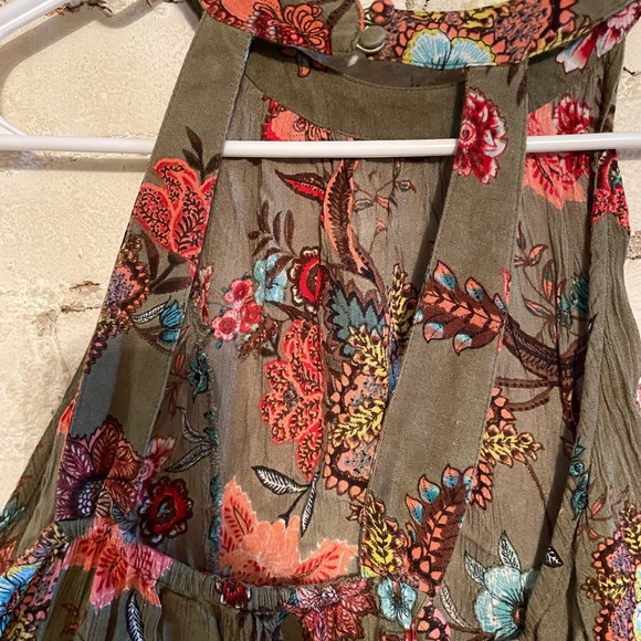 Floral Sleeveless Top - Picture 4 of 4